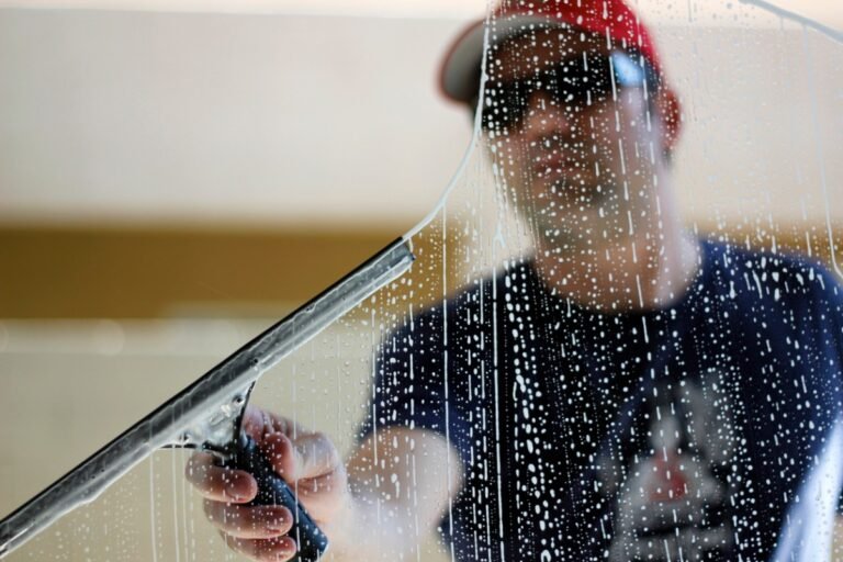 window-washing-picture-id162337648